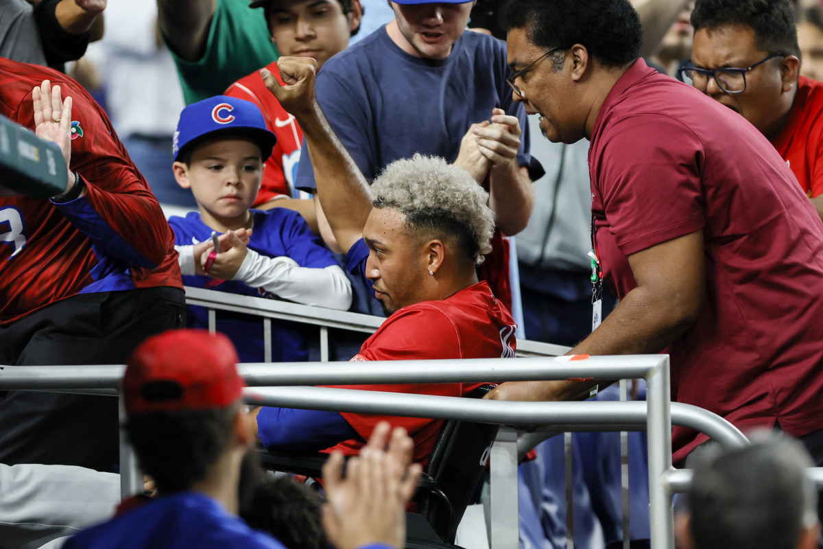 Edwin Diaz is carted off in a wheelchair after suffering an apparent knee injury playing for Puerto Rico in the WBC
